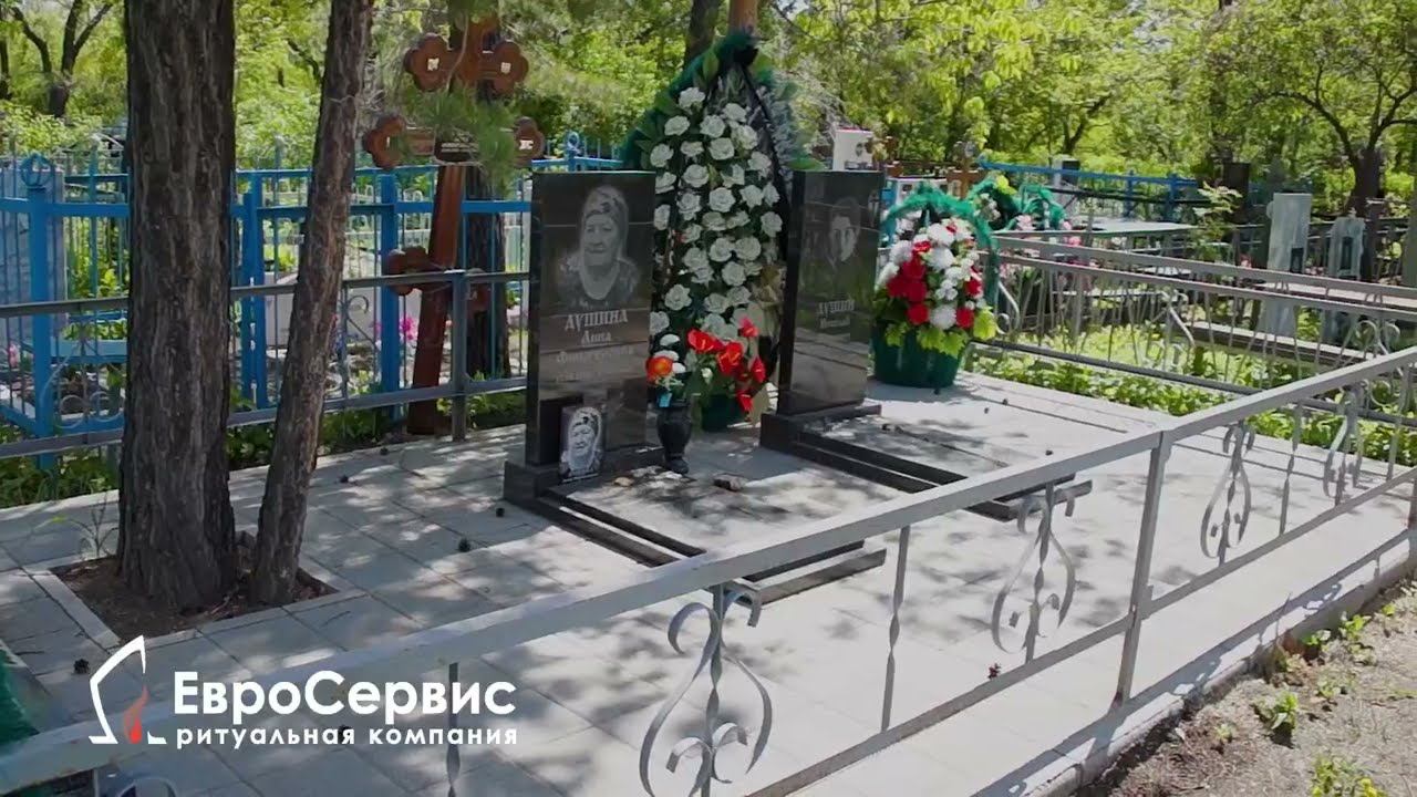 Памятник прямой из черного гранита и надгробной плитой смотреть онлайн