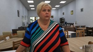Получила травму думала руку сломала. Купили на кухню красивый стол и стулья.