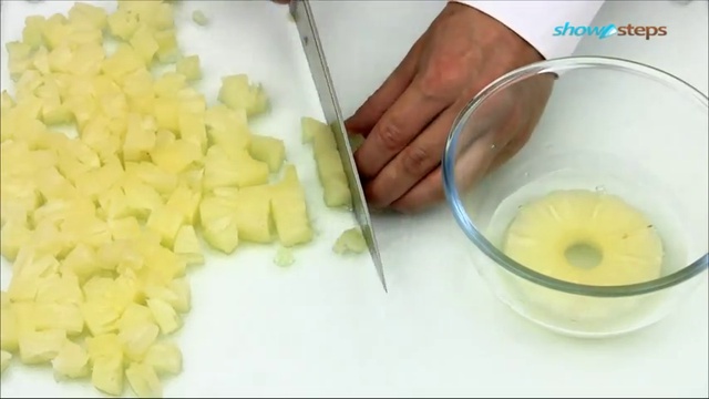 Как приготовить домашний салат «Праздничный» смотреть онлайн