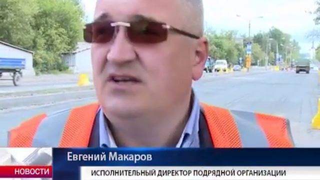 Припаркованные машины помешали ремонту на улице Ломоносова в Череповце смотреть онлайн