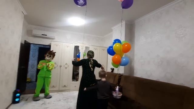 ЦВЕТЫ ОТ МУЖА❤️СЮРПРИЗ ОТ ЮЛЬКИНЫ МЕЧТЫ???ПРАЗДНИК ПРОДОЛЖАЕТСЯ??? смотреть онлайн