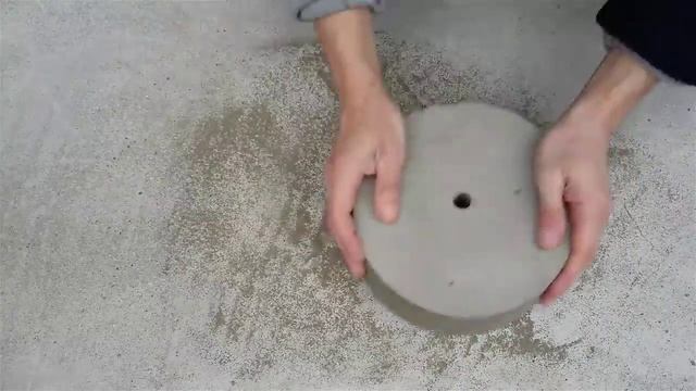Как сделать БЛИНЫ ДЛЯ ШТАНГИ или ГАНТЕЛЕЙ из БЕТОНА _ DIY CONCRETE BARBELL WEIGH смотреть онлайн