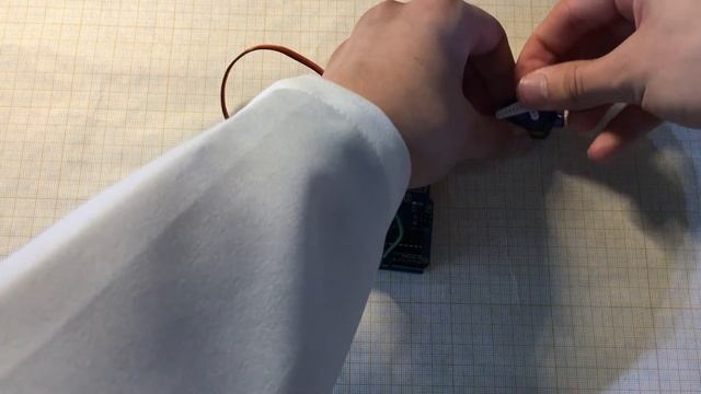 Сервопривод SG-90 (8 урок, введение, отладка и запуск)