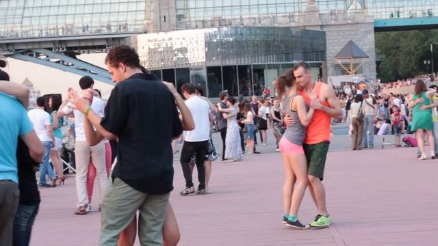 Опен эйр у причала http://www.salsateca.ru 24.05.14 кизомба смотреть онлайн