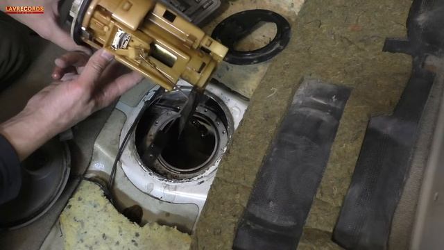 Замена топливного фильтра и насоса Тойота Виста Ардео смотреть онлайн