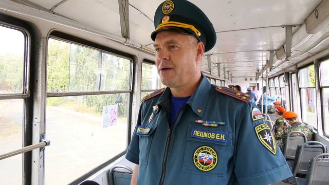 Пассажиров трамвая в Орске встречали дети в форме 1 смотреть онлайн