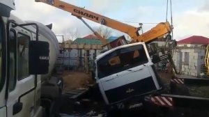 упал кран,жесть, Астана!