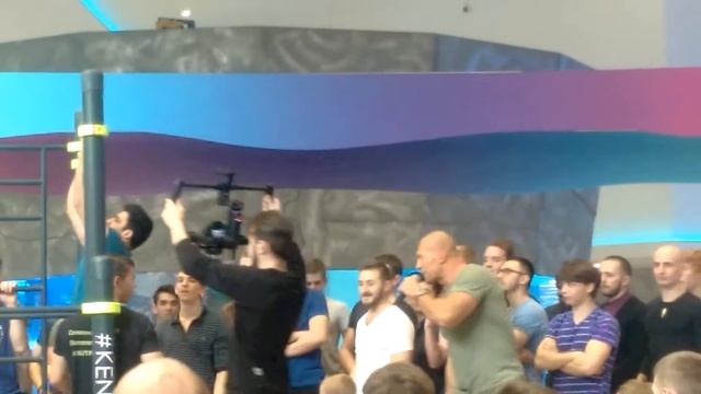День спорта. Денис Семенихин. Соревнования по подтягиваниям 343 смотреть онлайн
