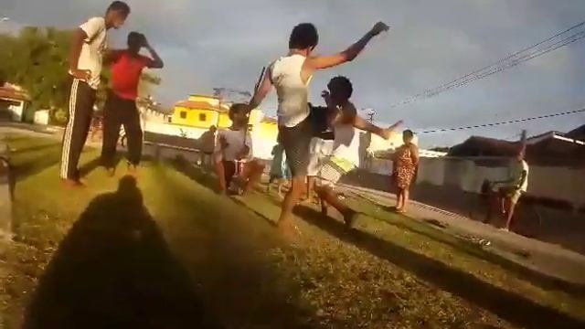 Roda na Policlínica! Capoeira para manter a forma na guerra contra o Covíd 19 Valença -Ba -Brasil. смотреть онлайн