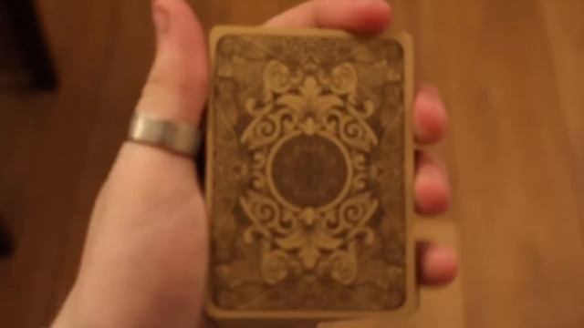 Deck War - Gold Arcane Playing Cards VS Bicycle Gold Playing Cards [HD] смотреть онлайн