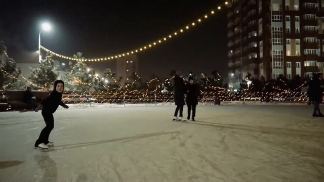 Почувствуй атмосферу праздника на катке АкваЛёд ❄ смотреть онлайн