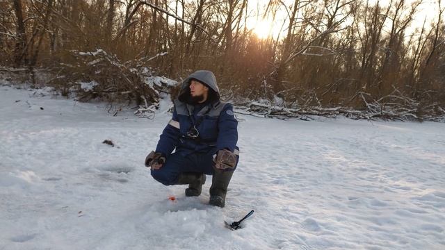 уроки по ловли окуня зимой??? ловля крупного окуня смотреть онлайн