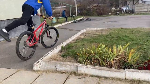 ￼ ЗЛАМАВ БМХ ДРУГУ ЄВРЕЮ! ПЕРФЕКТИВНИЙ БМХ-ер СЕЛ КОЛЕСОМ на НОГУ! Я СТВОРИВ НОВИЙ КАНАЛ?!! смотреть онлайн