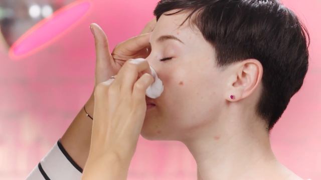 Sensibio H2O. Cum Te Demachiezi Când Crezi Că Nu Ești Machiată