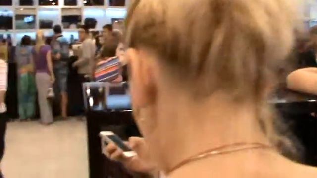 Бедные Одесситы стоят в очереди... Нет- не за хлебом, за обувью по 300 долларов!))) Крыза!))) смотреть онлайн