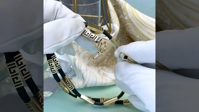 Каучуковый шнурок-гайтан на заказ с золотыми вставками, узором и бриллиантом в замке смотреть онлайн