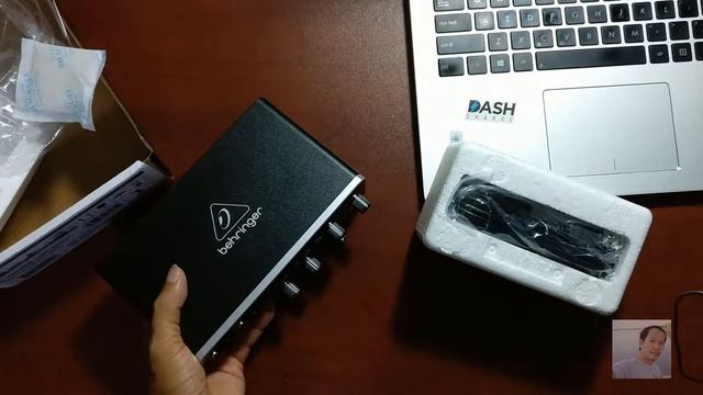 Behringer U-Phoria UMC204HD USB Audio Interface Unboxing смотреть онлайн