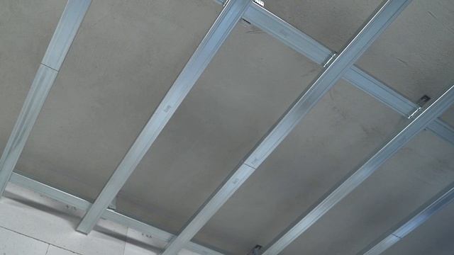 Монтаж подвесного потолка из плит КНАУФ АКВАПАНЕЛЬ смотреть онлайн