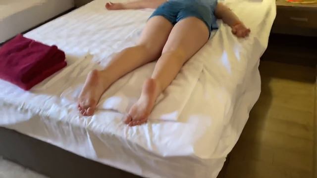 ✅День 1💦ОПАСНО КУПАТЬСЯ В МОРЕ!😍КАРАУЛ!👶ЧЁРНОЕ или ЗЕЛЁНОЕ море🤮 ОТЕЛЬ смотреть онлайн