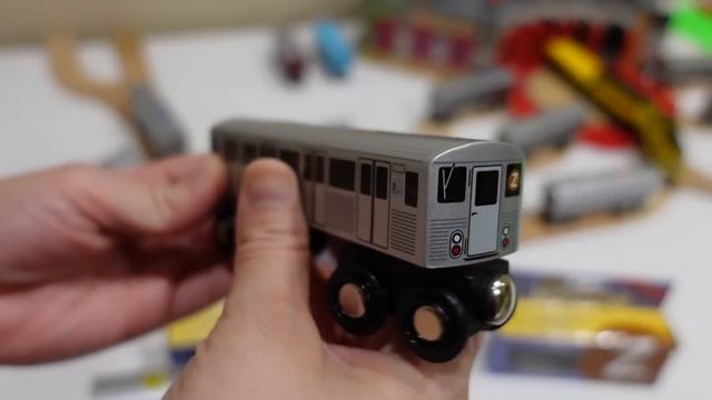Johny Shows Unboxes W & Z Munipal Subway Train Toys And Rides MTA Subway Trains смотреть онлайн