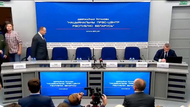 Роман Протасевич появился на пресс-конференции по инциденту с самолетом Ryanair в Минске смотреть онлайн