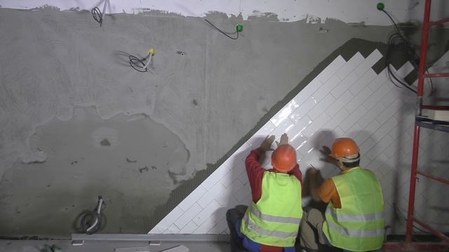 Скоростно-адреналиновая диагональная укладка плитки!))) смотреть онлайн