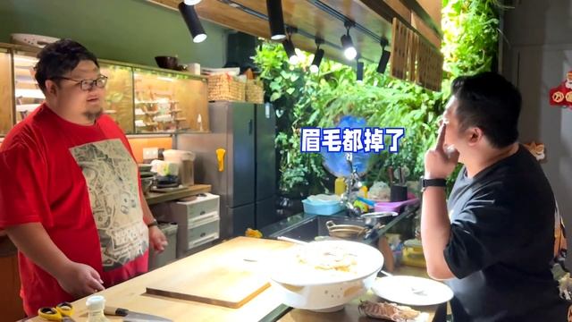 深海巨物：硬核試吃“大王具足蟲”，沒想到它竟是最美味的海鮮，味道超級頂！#Amoy硬邦幫 #大王具足蟲 #獵奇 смотреть онлайн