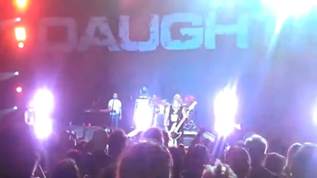 Josh Paul mini bass solo - Daughtry - TABA смотреть онлайн