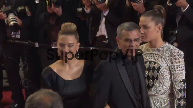Adele Exarchopoulos, Abdellatif Kechiche, and Lea Seydoux... смотреть онлайн