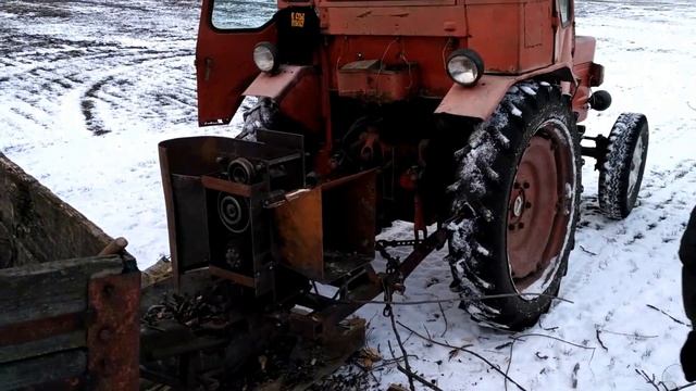 Самодельный измельчитель веток привод ВОМ трактора Т-25(испытание) смотреть онлайн