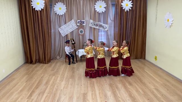 Танцевальный коллектив детского сада №5 — «Казачата» смотреть онлайн