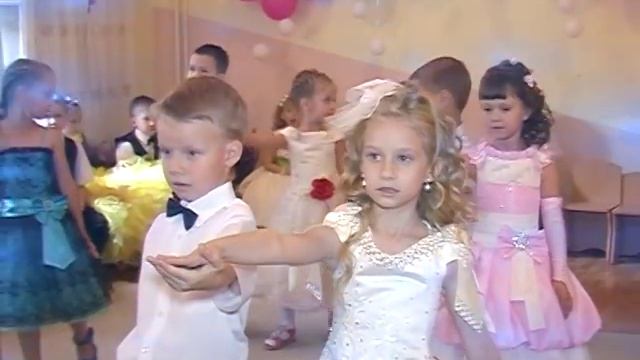 ТАНГО в детском саду №44 на выпускном смотреть онлайн
