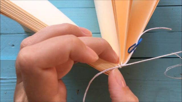 Скрапбукинг: как плести каптал для блокнота / Часть 2: Блокнот в переплете с нуля МАСТЕР КЛАСС смотреть онлайн