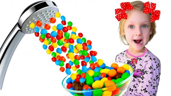 Папа хочет конфеты, Настя приняла Волшебный душ из m&m's
