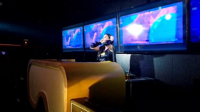 DJ Siva Aprilia Goyang Selebriti Lounge Palembang смотреть онлайн