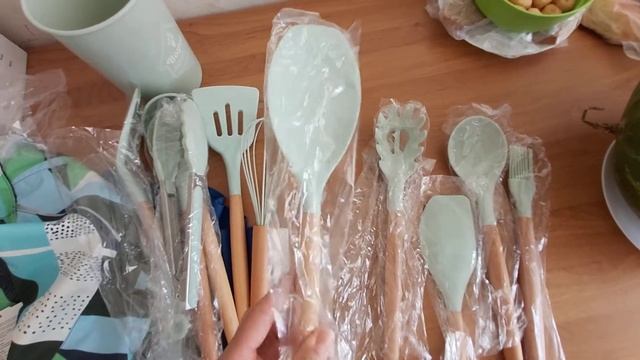 Детские вещи, кухонная утварь. смотреть онлайн