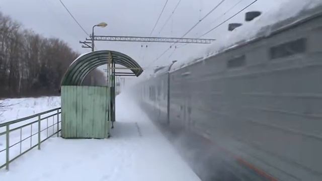 Электровоз ЧС7 с поездом № 29 Москва - Калиининград смотреть онлайн