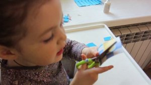 КАК И КОГДА УЧИТЬ РЕБЁНКА РЕЗАТЬ НОЖНИЦАМИ