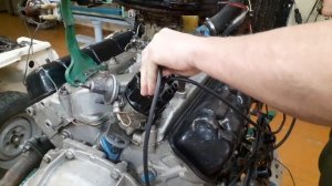 Установка проводов высокого напряжения на двигатель  ЗМЗ-53. Зарубин С.Ю. #ДОТиПОВКО