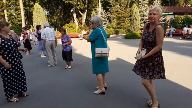 НЕДОЛЮБИЛА, Я В ТОТ КОРОТКИЙ ВЕЧЕР!???/ТАНЦЫ В ПАРКЕ ГОРЬКОГО ХАРЬКОВ ИЮЛЬ 2021 смотреть онлайн