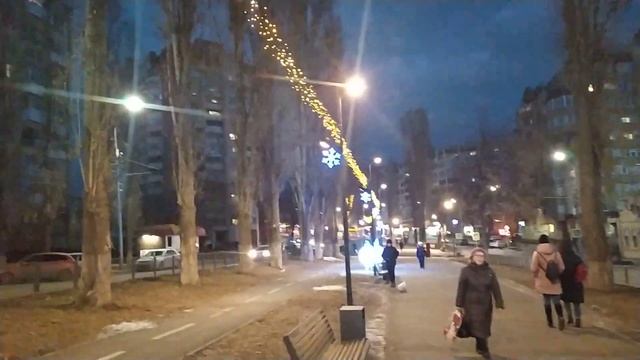 Саратов зимний 2019 - 2020. Новогодние украшения города. Улица Рахова. смотреть онлайн