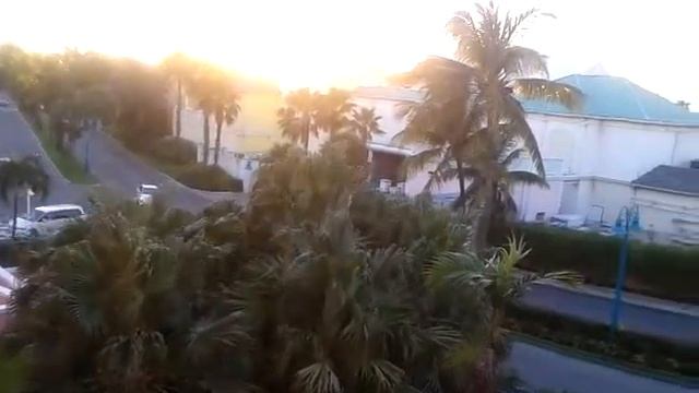 La vue de notre balcon - Comfort Suites Inn смотреть онлайн