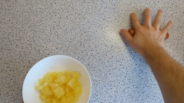 Рецепт: Как приготовить салат Ананас с сыром и орехами?Готовим дома праздник вкуса. смотреть онлайн