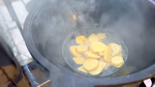 Как приготовить красную рыбу в казане на костре смотреть онлайн