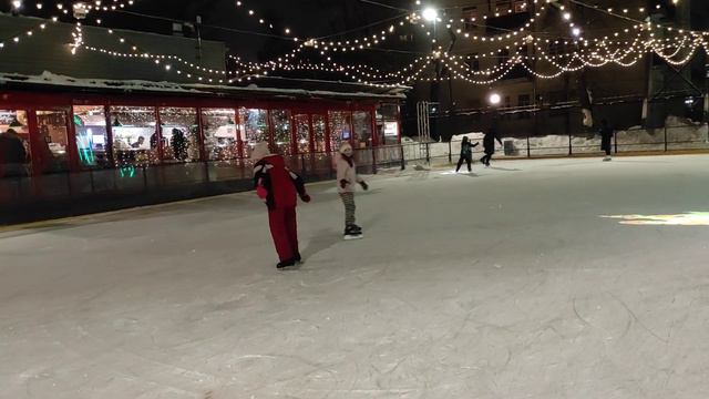 Каток, Катя февраль 2022 Сад Баумана смотреть онлайн