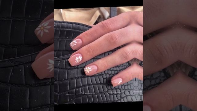Незаметный маникюр в школу на короткие ногти✨??? смотреть онлайн