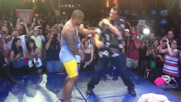 Стивен Сигал VS. Рафаэль Кавальканте