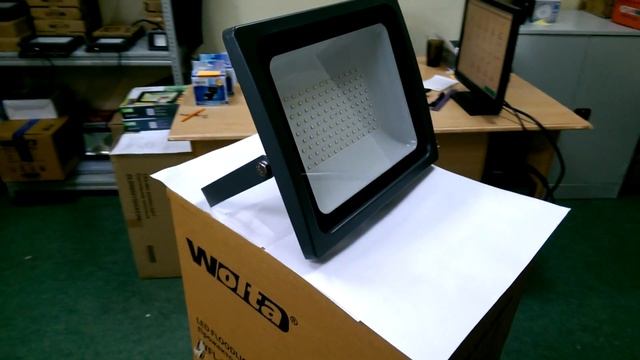 Светодиодный прожектор 100 вт Wolta смотреть онлайн