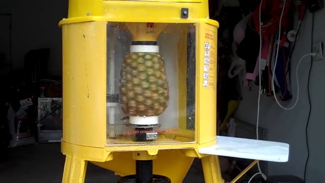 Del Monte Automatic Pineapple Peeler Corer Machine смотреть онлайн