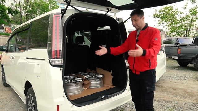 НЕ БЮДЖЕТНЫЕ, НО СЕМЕЙНЫЕ ДОМА НА КОЛЁСАХ. Vellfire vs Esquire смотреть онлайн